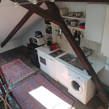 Cozy Panorama At The Castle Apartment