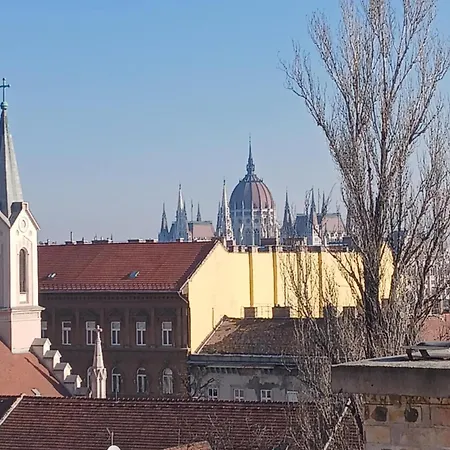 Cozy Panorama At The Castle Apartment *
